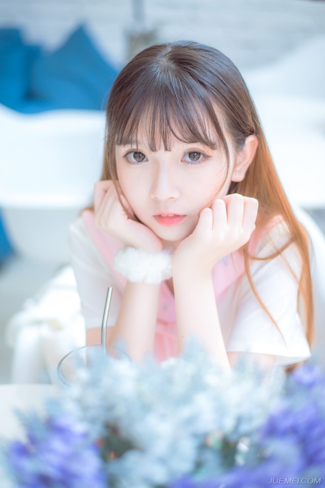 关中强军，早已闻名天下，哪怕严颜自信，也不会以同等兵力去与魏延打，这一次直接点兵八千出战，也是为了挫动魏延锐气。